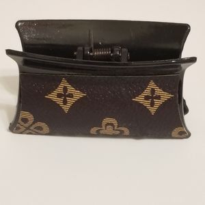 3/$25♥️ Fashion Brown Faux Leather Design Hair Claw Accessorie New